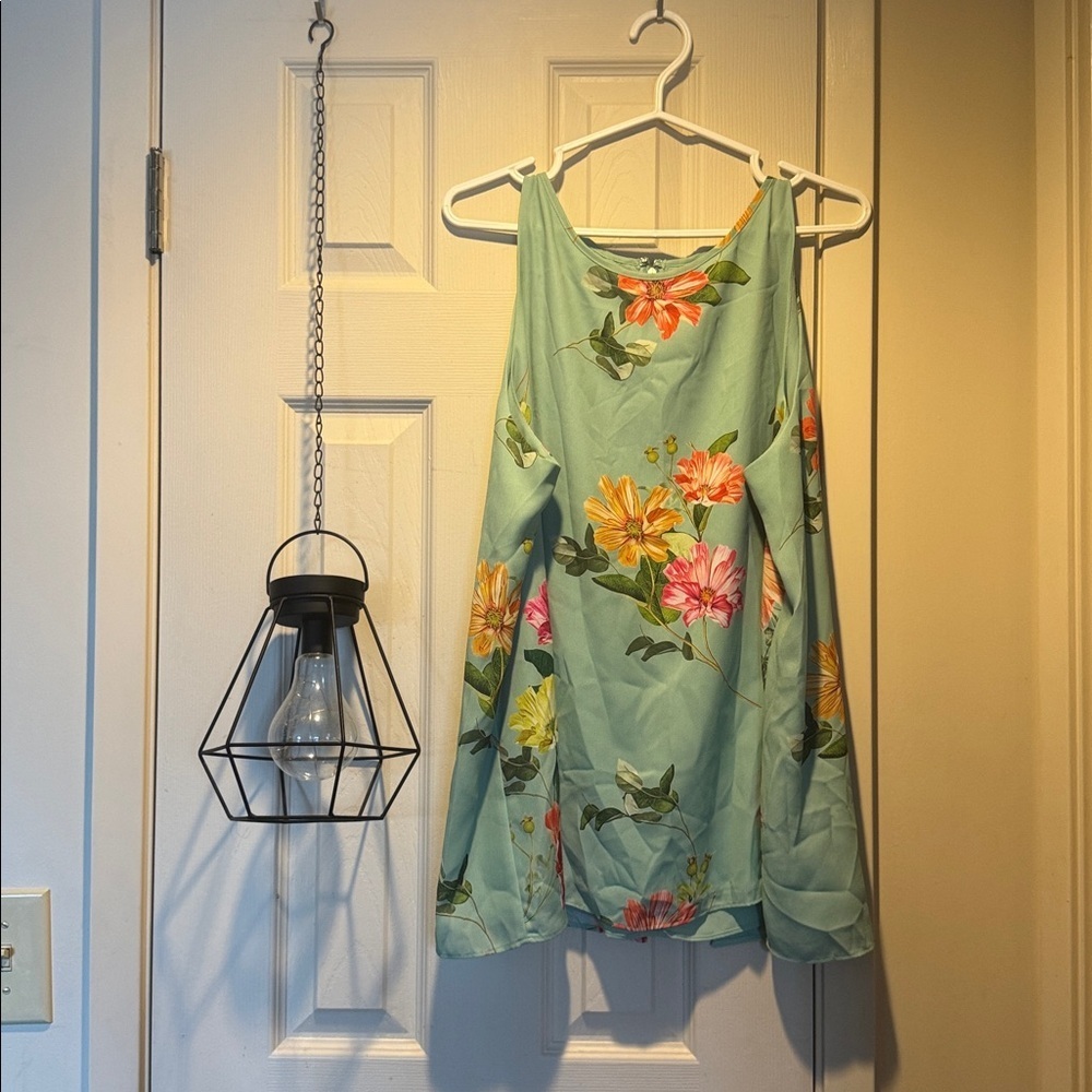 Adrienne Vittadini Large mint green floral flows top